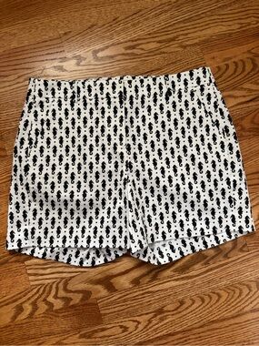 Brooks Brothers White Shorts with Black Seahorse coastal size 4